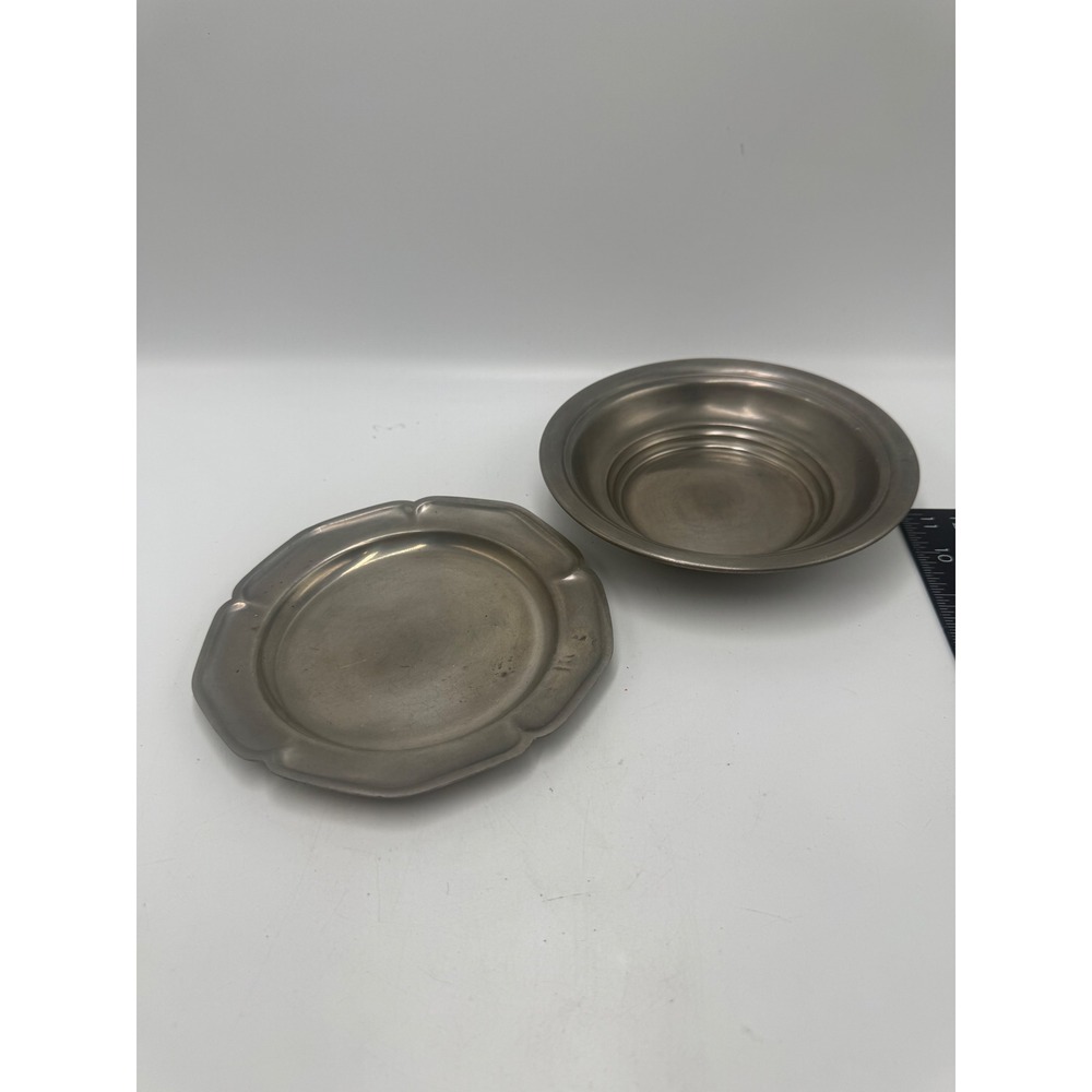 International Pewter Bowl 277 48 and Scalloped Plate 277 88 Set Silver Tone